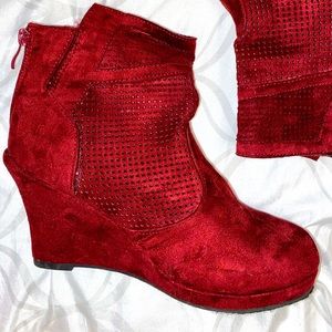 EUC SIZE 8 RED VEGAN SUADE WEDGE BOOTIES